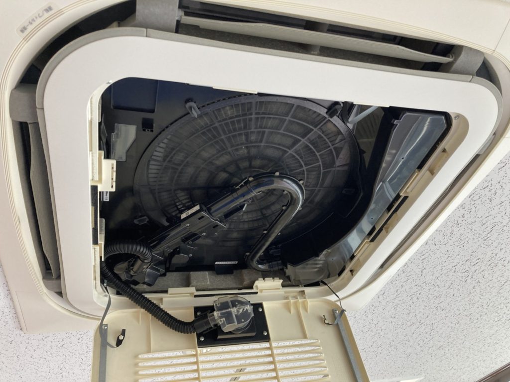 業務用天井埋込エアコンのお掃除機能付（ダイキン）内部・お掃除ユニット