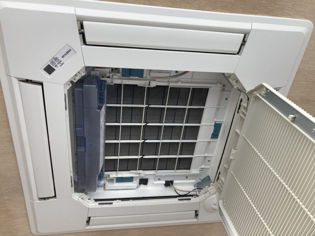 業務用天井埋込エアコンのお掃除機能付（MITSUBISHI）内部・お掃除ユニット